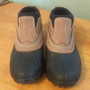 L.L. BEAM WOMENS STORMCHASER SLIP ONS 7.5